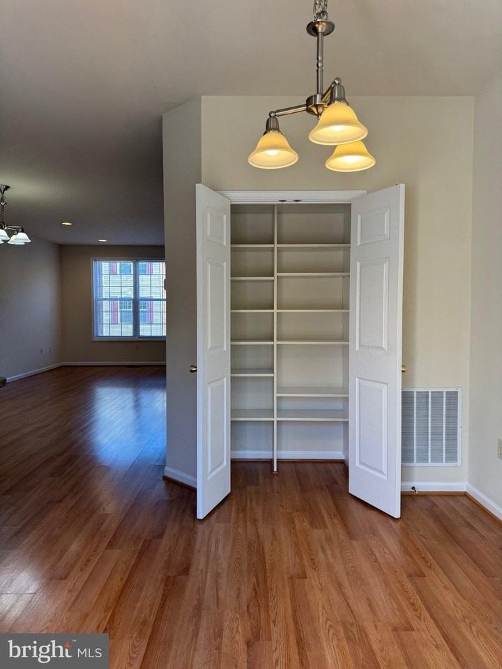 431 W Baltimore St - Photo 4 of 22