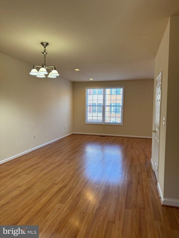 431 W Baltimore St - Photo 5 of 22