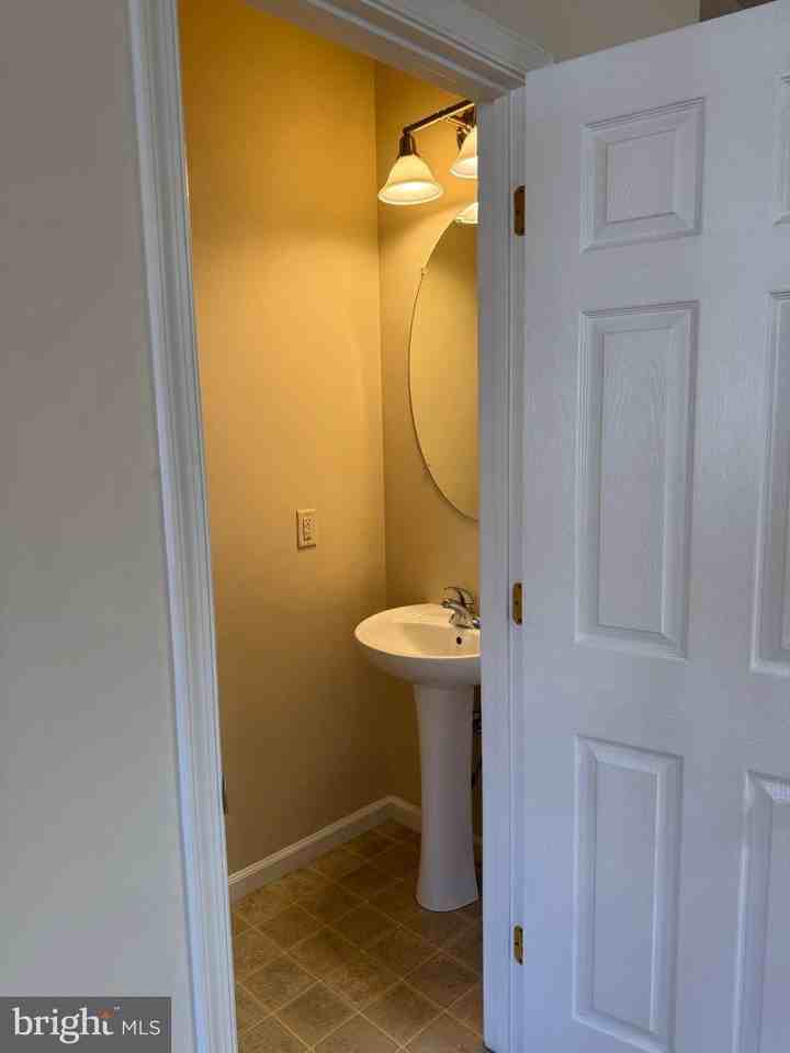 431 W Baltimore St - Photo 6 of 22