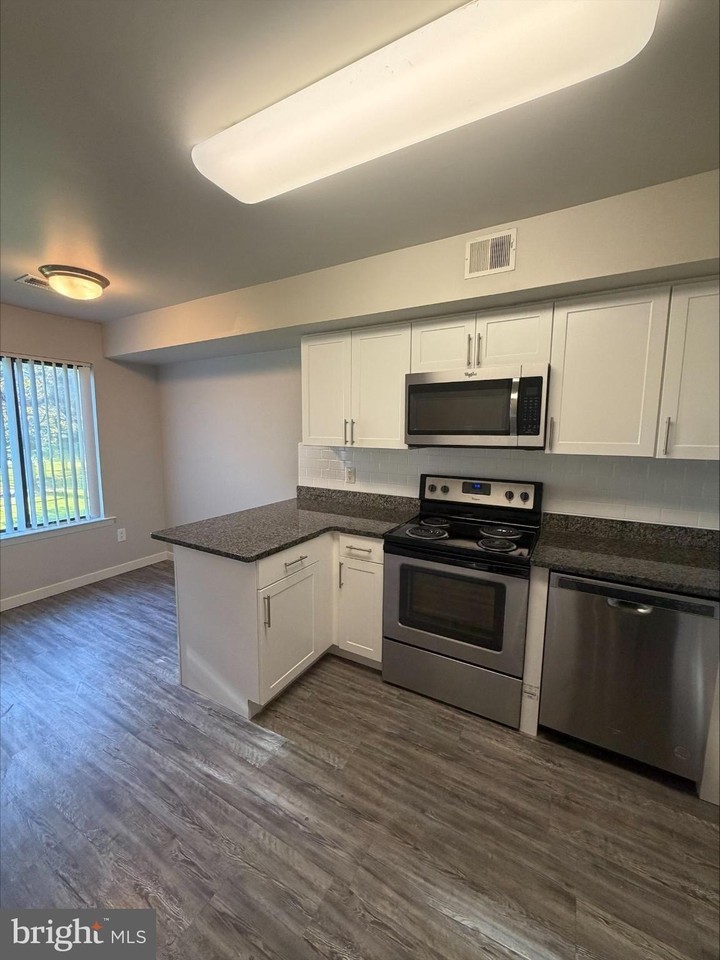 1560 Wick Ln #403 - Photo 6 of 13