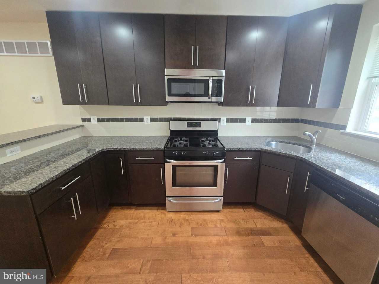 1338 S Bancroft St - Photo 4 of 16