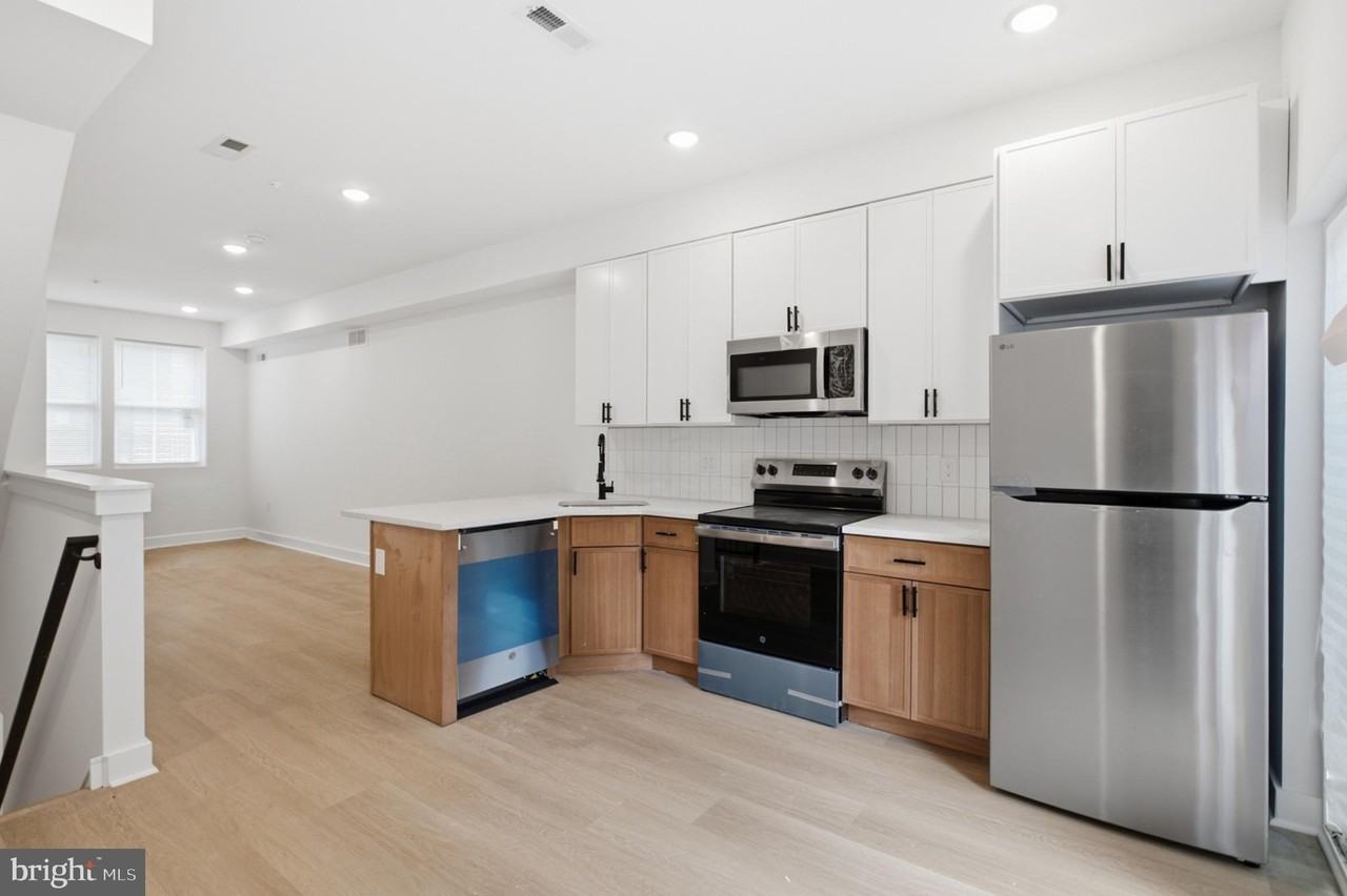 1020 W Orleans St - Photo 6 of 27