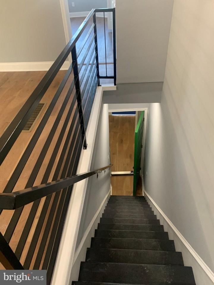 5246 W Jefferson St #2 - Photo 7 of 9