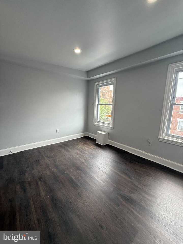 525 N 22nd St #4 - Photo 2 of 10