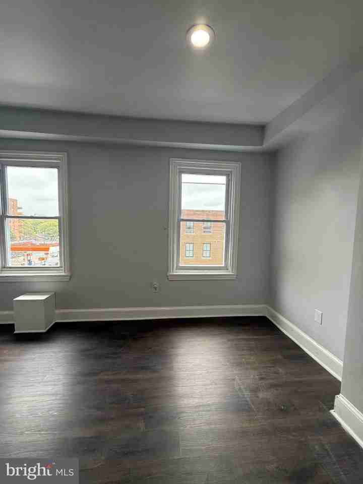 525 N 22nd St #4 - Photo 3 of 10