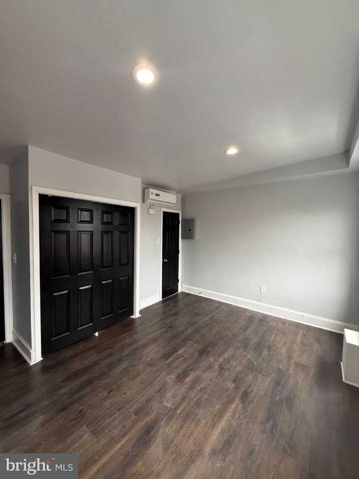 525 N 22nd St #4 - Photo 6 of 10