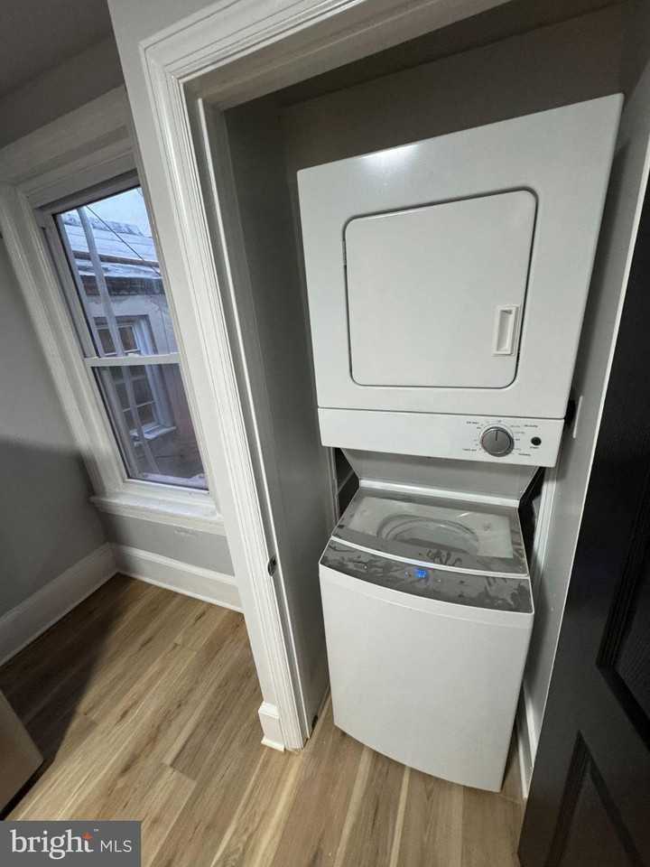 525 N 22nd St #3 - Photo 4 of 13