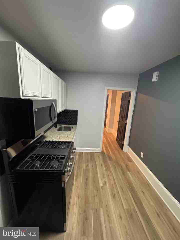 525 N 22nd St #3 - Photo 6 of 13