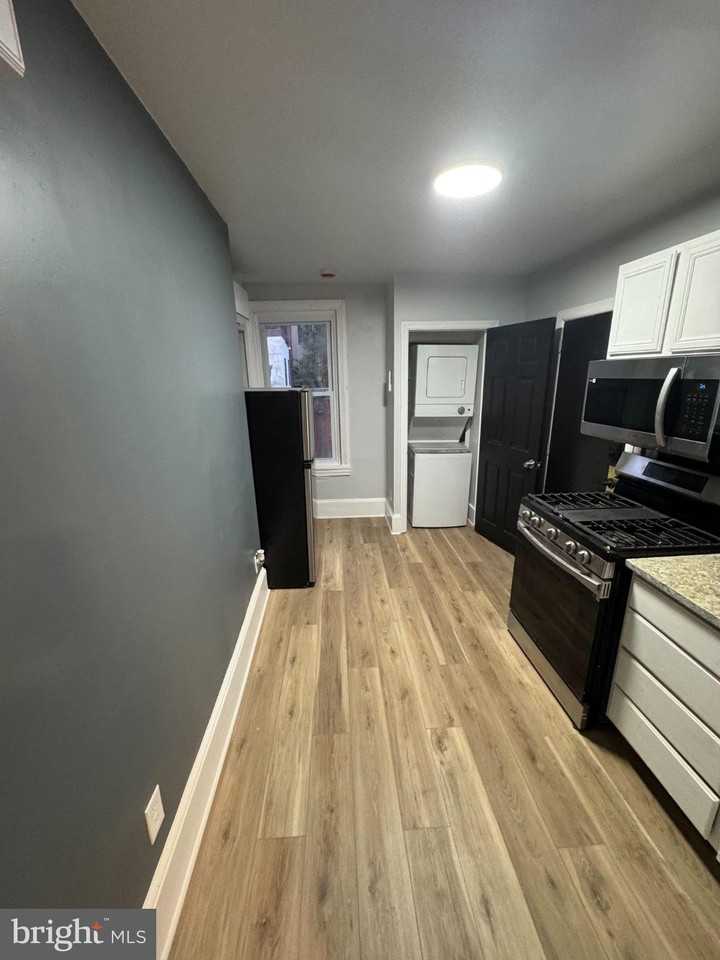 525 N 22nd St #3 - Photo 7 of 13
