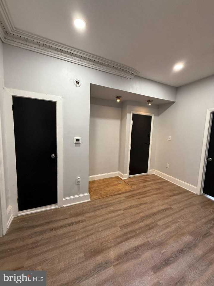 525 N 22nd St #1 - Photo 3 of 20
