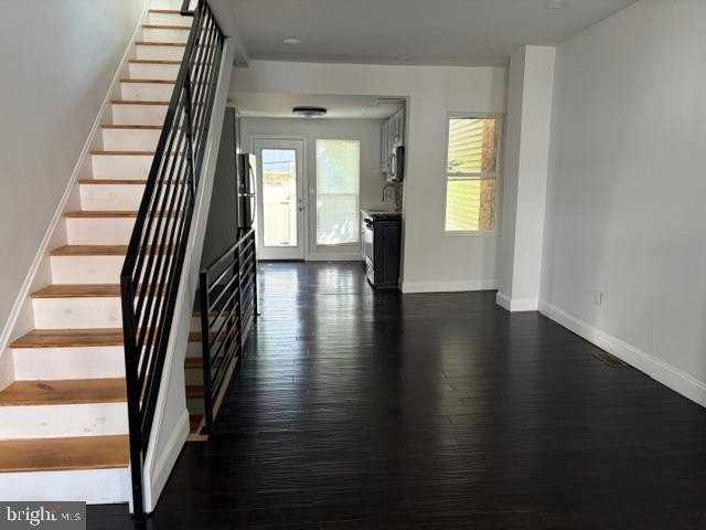 2056 Watkins St - Photo 2 of 14