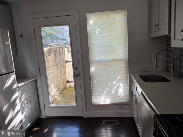 2056 Watkins St - Photo 5 of 14