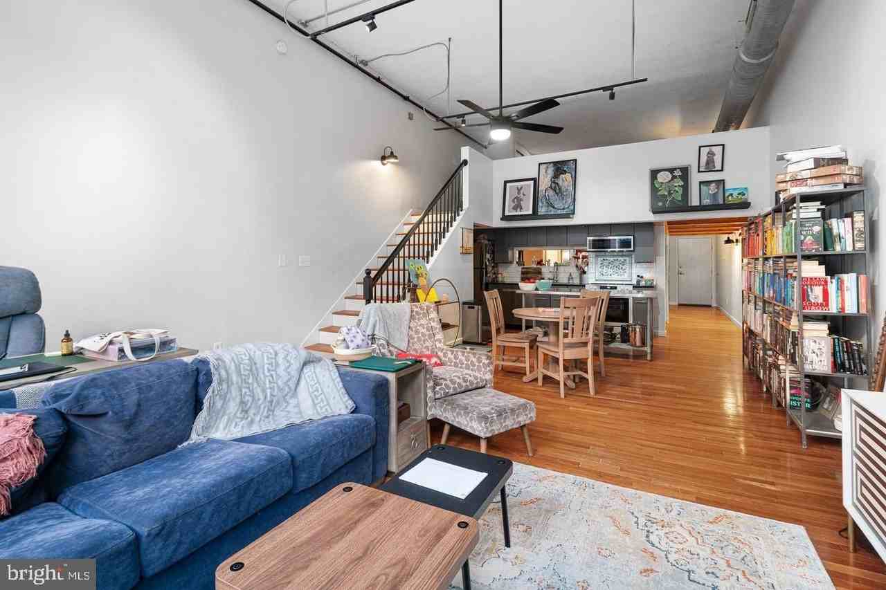 1027 Arch St #207 - Photo 3 of 18