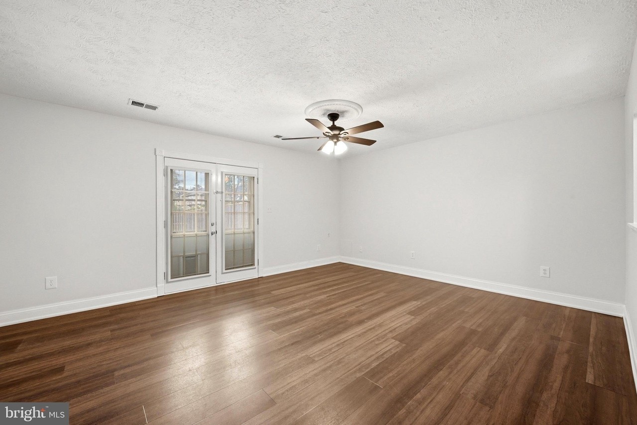 127 Georgetowne Ct - Photo 3 of 34