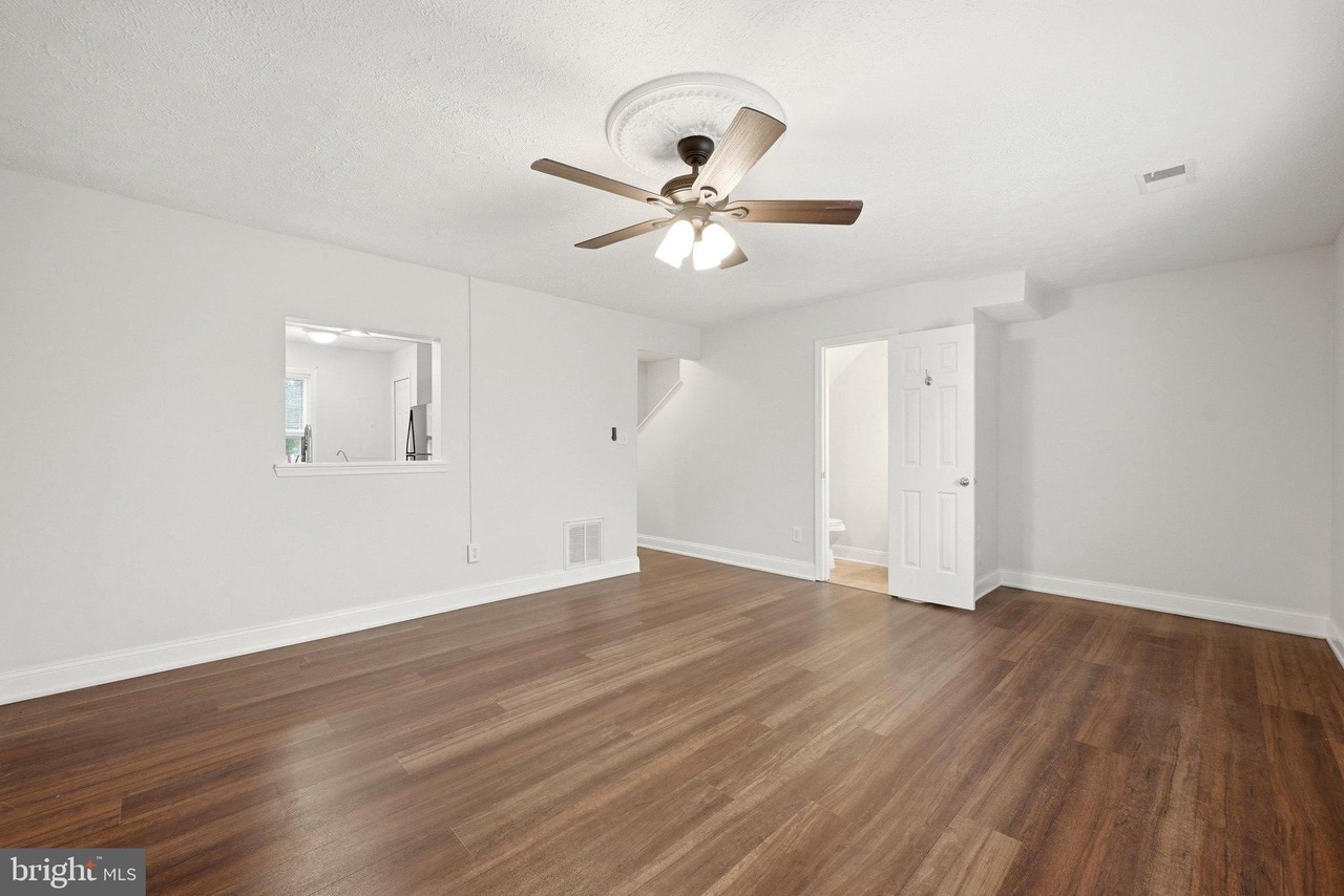 127 Georgetowne Ct - Photo 4 of 34