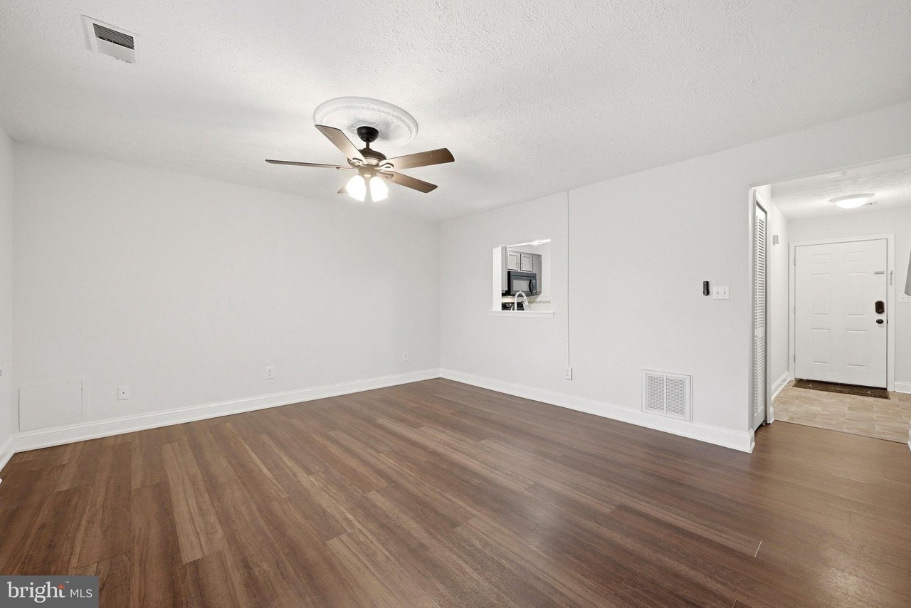 127 Georgetowne Ct - Photo 5 of 34