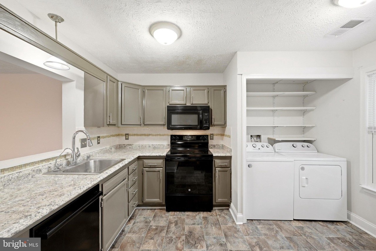 127 Georgetowne Ct - Photo 6 of 34