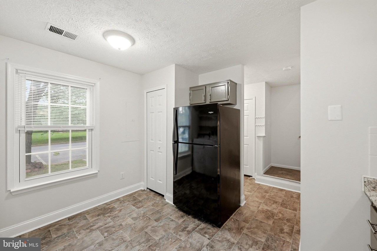 127 Georgetowne Ct - Photo 7 of 34