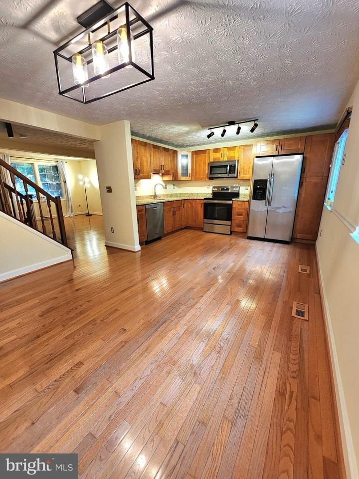 1610 Barnstead Dr - Photo 5 of 40