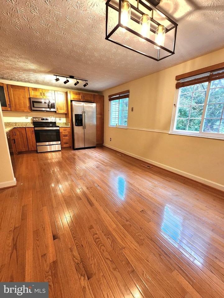 1610 Barnstead Dr - Photo 6 of 40