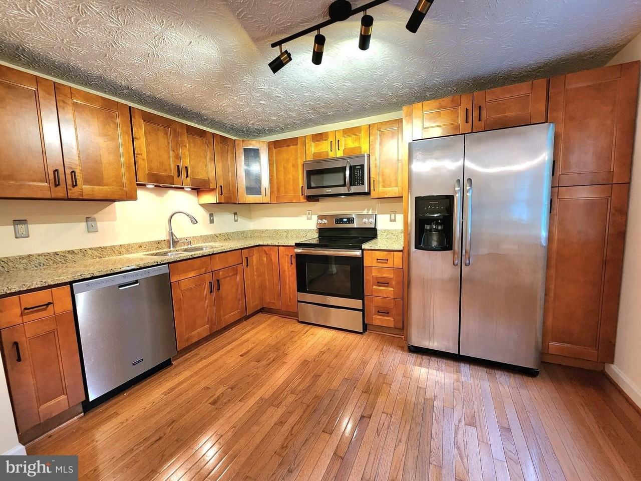 1610 Barnstead Dr - Photo 7 of 40