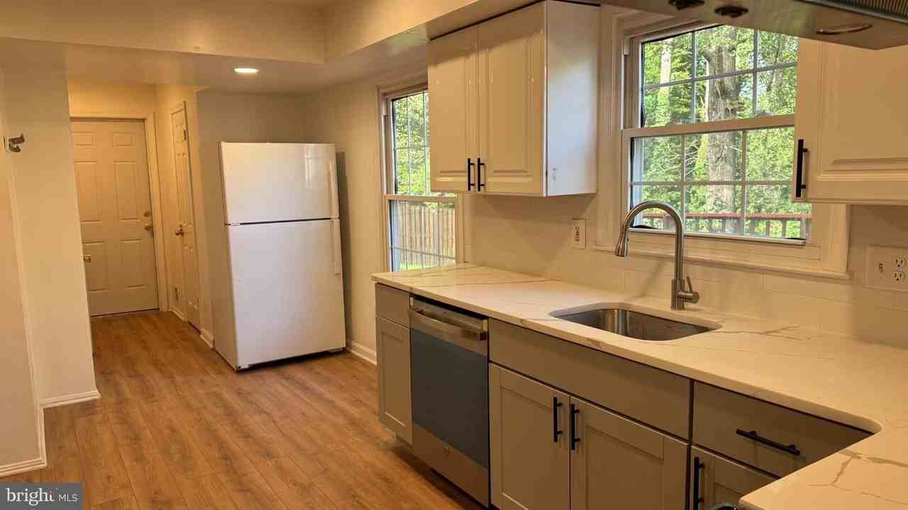 6221 Garretson St - Photo 4 of 42