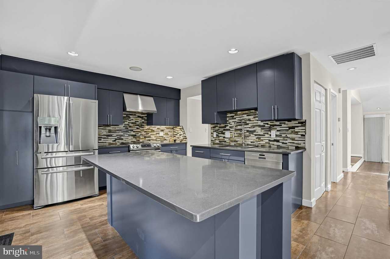 11322 Dockside Cir - Photo 7 of 50