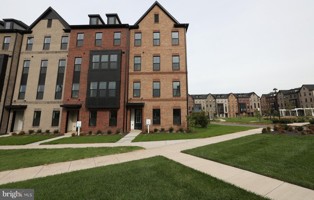 featured image of Bauhaus Sq #1