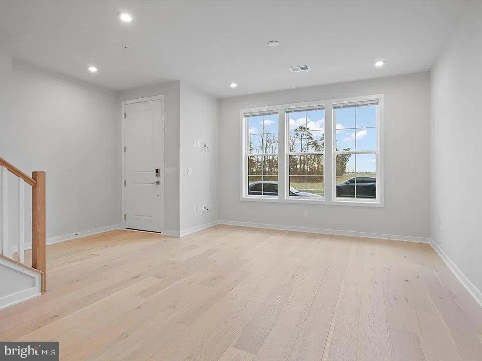 43540 Jefferson Park St - Photo 4 of 15