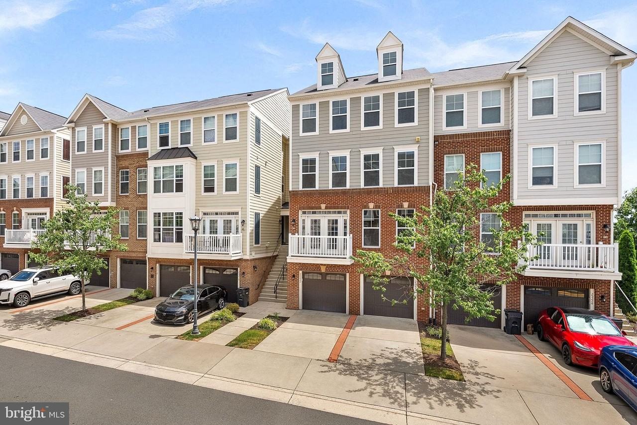 25222 Briargate Ter - Photo 2 of 35