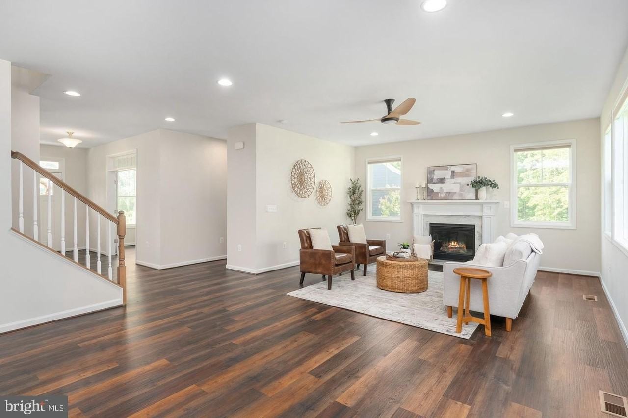 10602 Springvale Ln - Photo 3 of 50