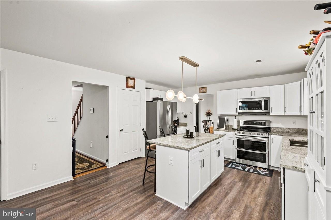 4 Puri Ln - Photo 7 of 35