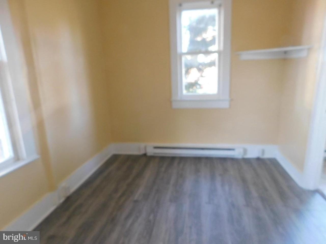 413 E Cork St - Photo 4 of 10