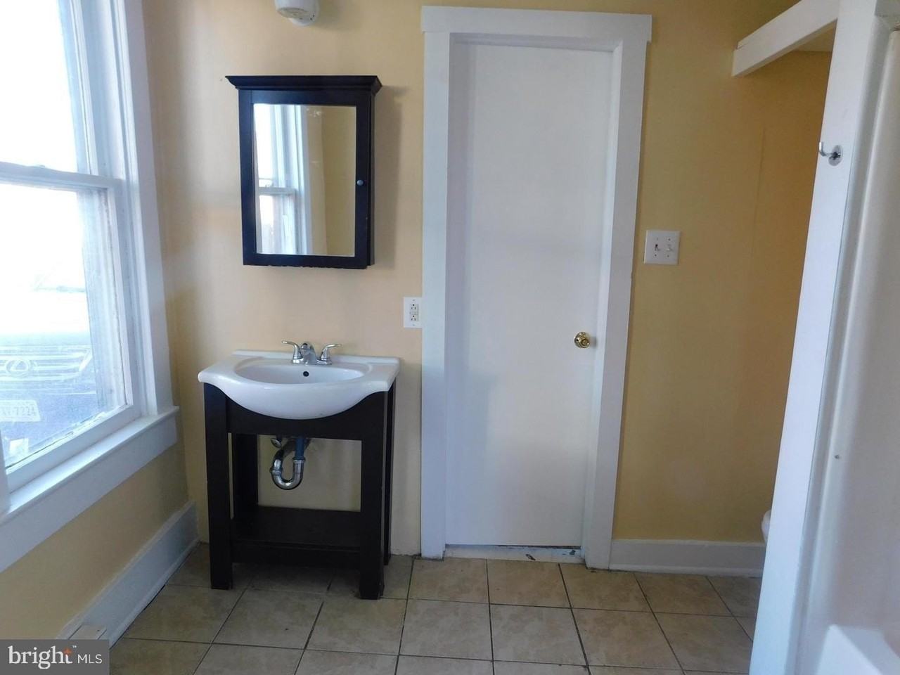 413 E Cork St - Photo 6 of 10