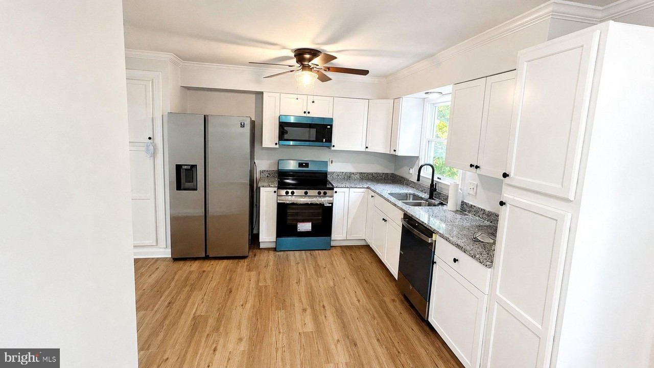 34 E 19th St - Photo 3 of 13