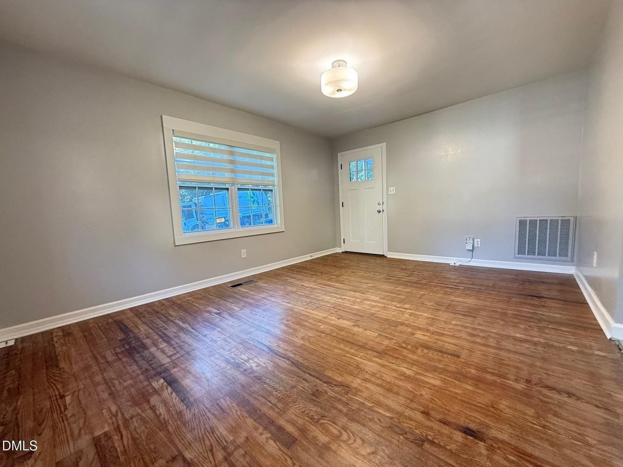 5215 Vann St - Photo 5 of 26