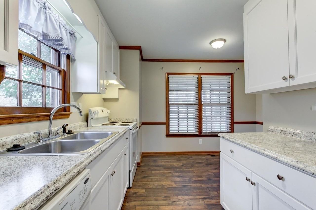 202 Briarcliff St - Photo 3 of 29