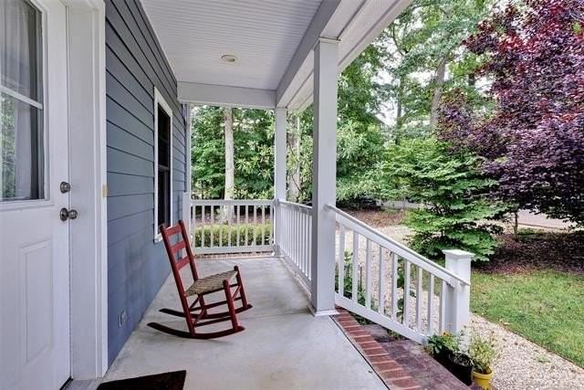 522 Mill Neck Rd - Photo 3 of 26