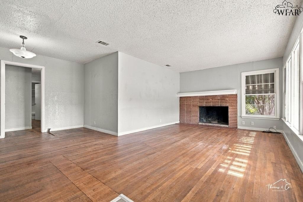 1566 Carol Ln - Photo 3 of 31