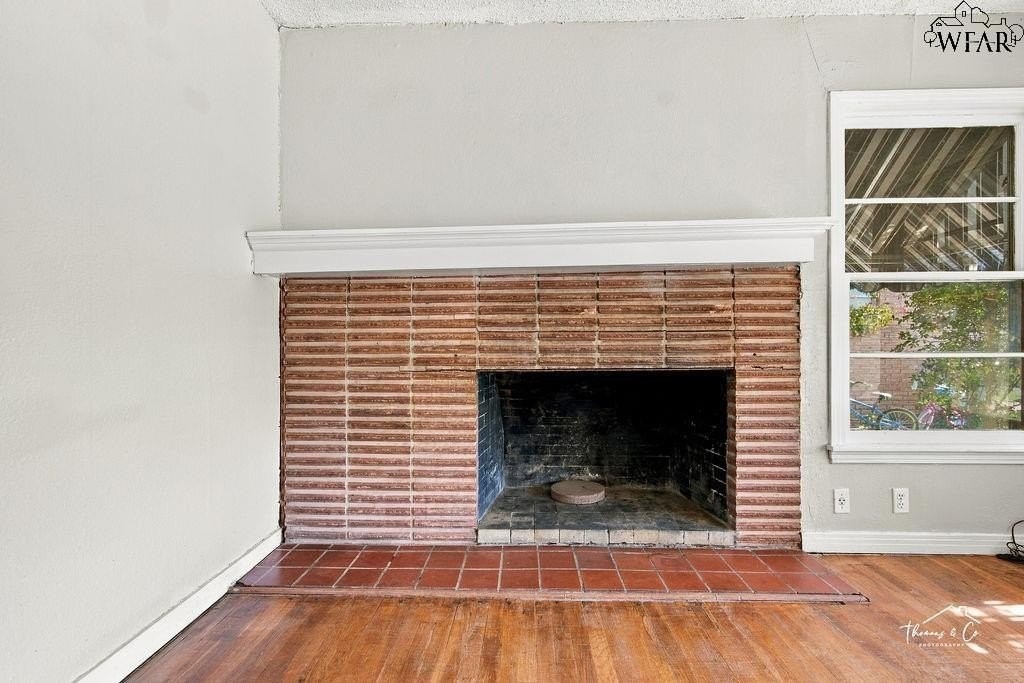 1566 Carol Ln - Photo 6 of 31