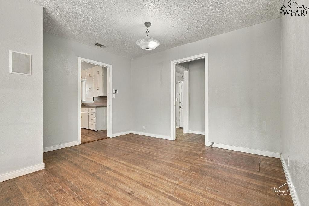 1566 Carol Ln - Photo 7 of 31
