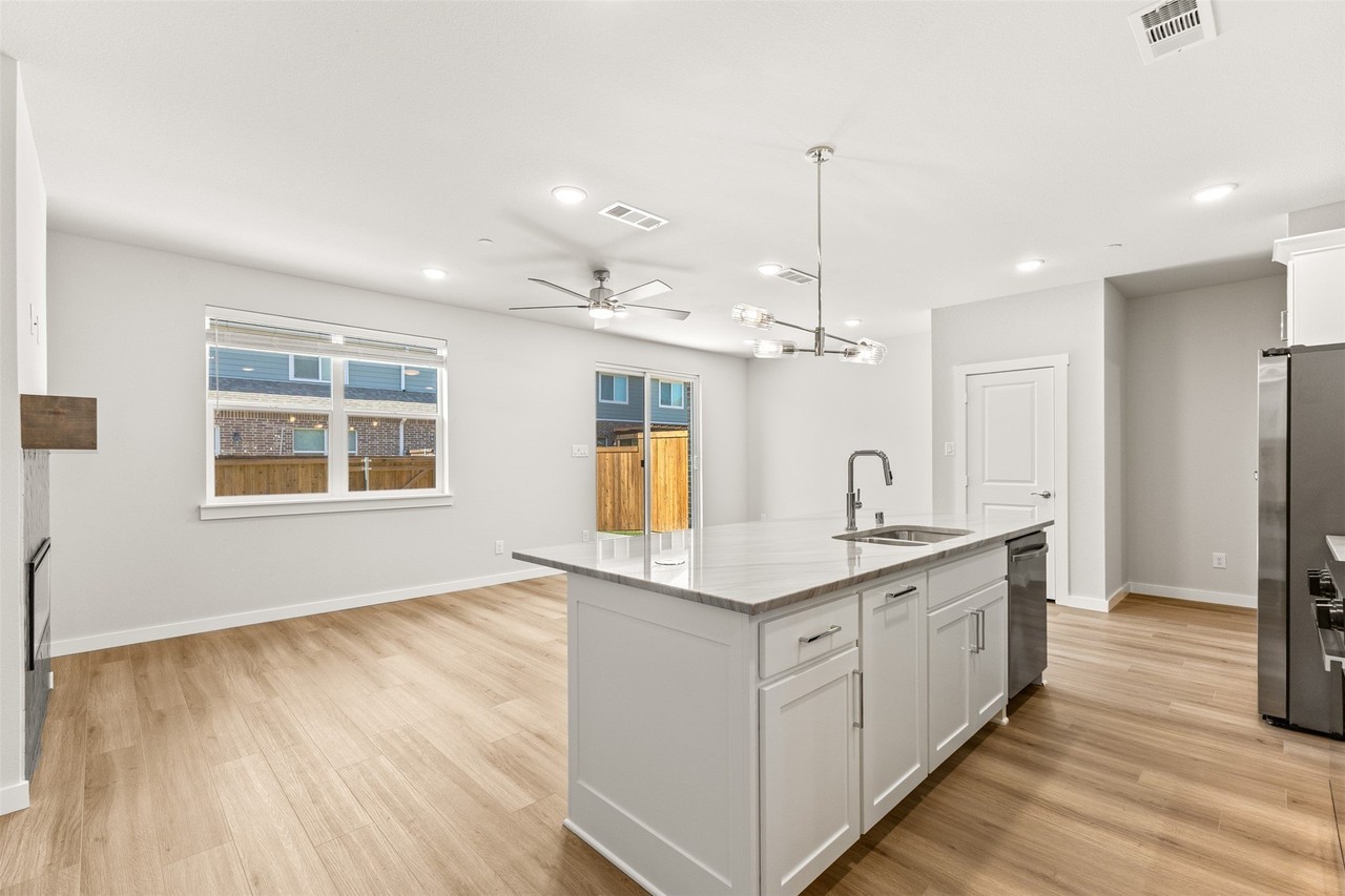 604 Nolan Ln - Photo 4 of 39