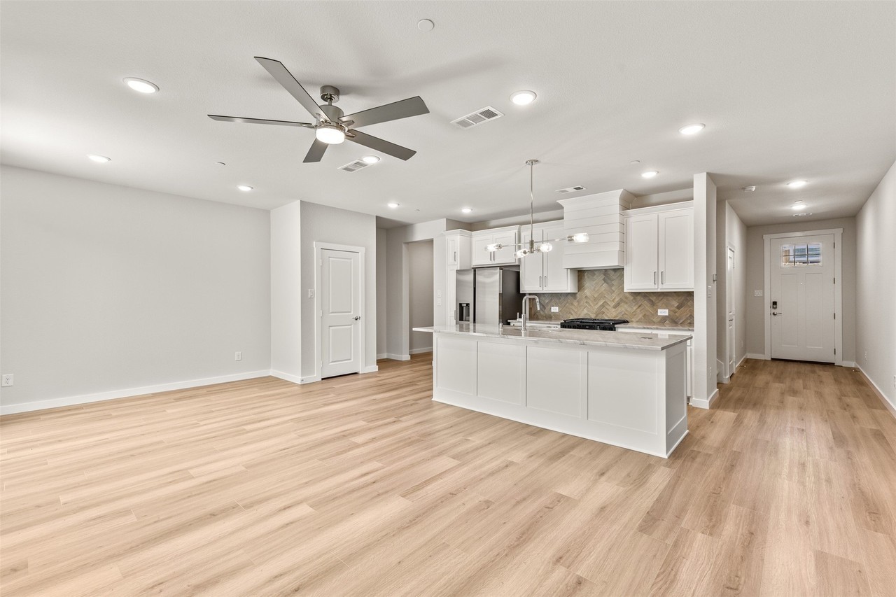 604 Nolan Ln - Photo 5 of 39
