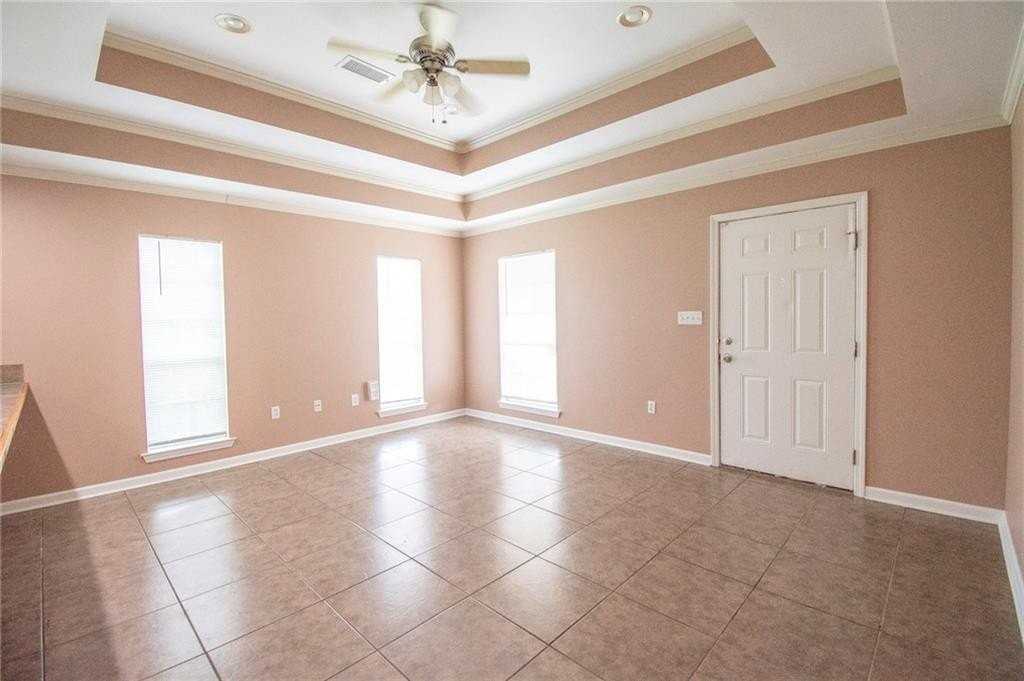 505 N Holly St - Photo 2 of 8