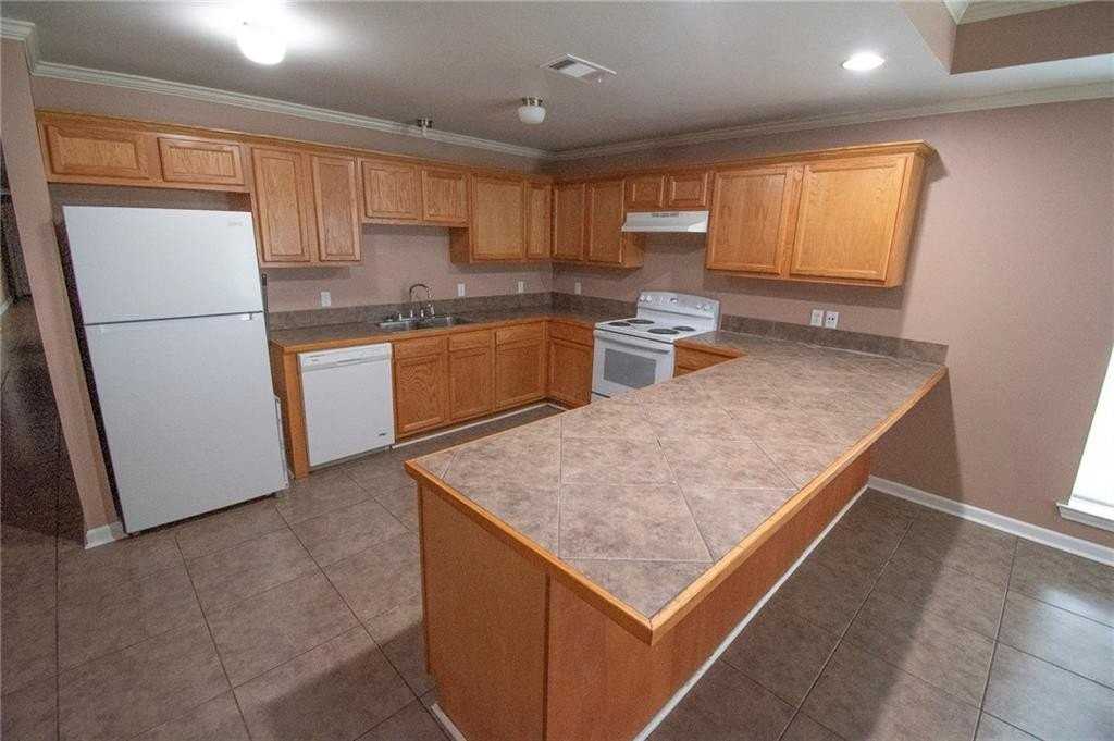 505 N Holly St - Photo 3 of 8