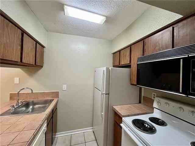 2330 Edenborn Ave - Photo 6 of 19