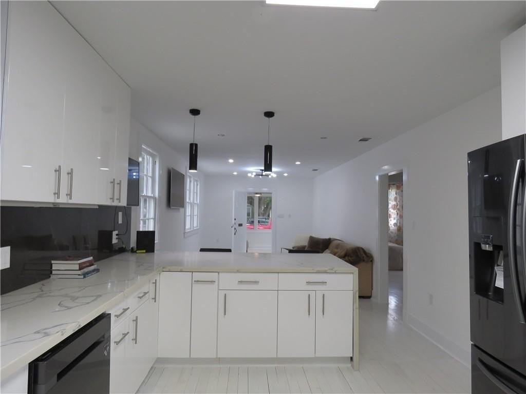 444 Orion Ave - Photo 4 of 10