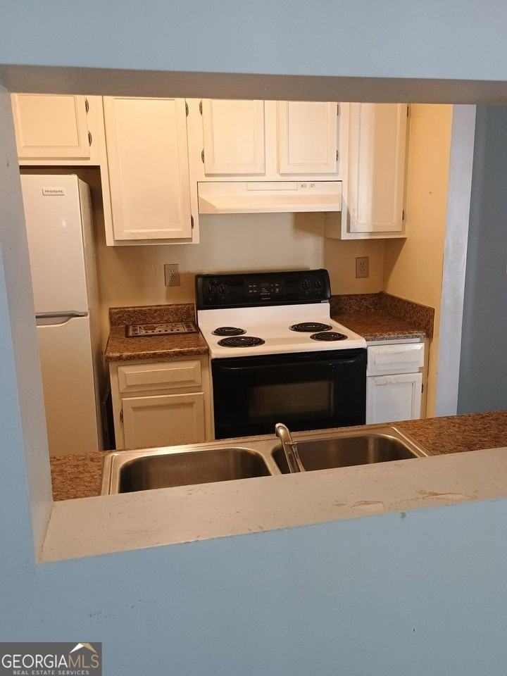 635 Windchase Ln - Photo 2 of 7