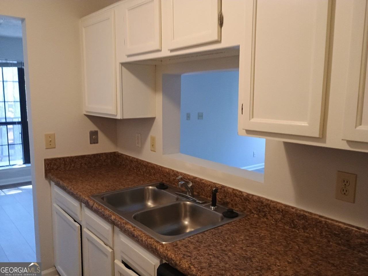 635 Windchase Ln - Photo 3 of 7