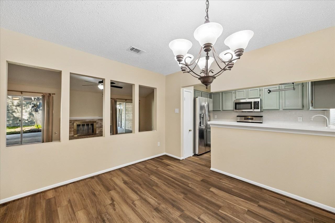 3911 Kitchen Hill Ln - Photo 7 of 36